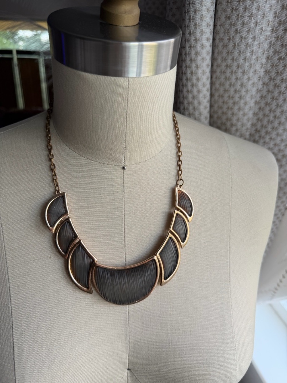 Retro Black & Gold Tone Fan Shaped Statement Bib 17” + 3” Extender Necklace - Picture 12 of 14